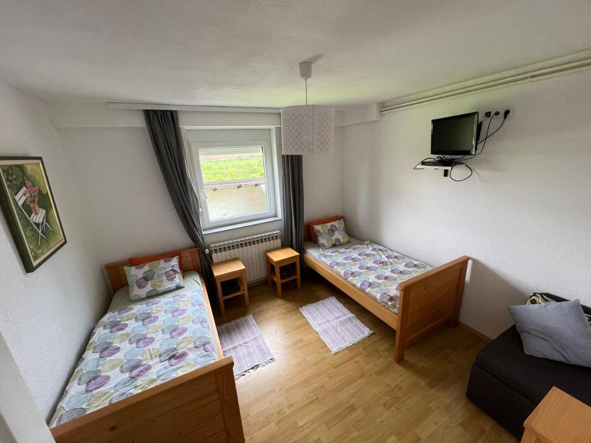 Apartments And Rooms Kristina ドレツニック・グラード エクステリア 写真